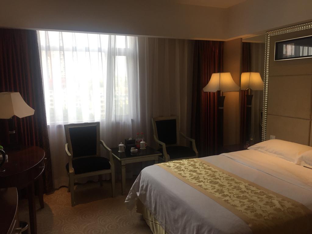 Yunheng Hotel Neijiang Экстерьер фото